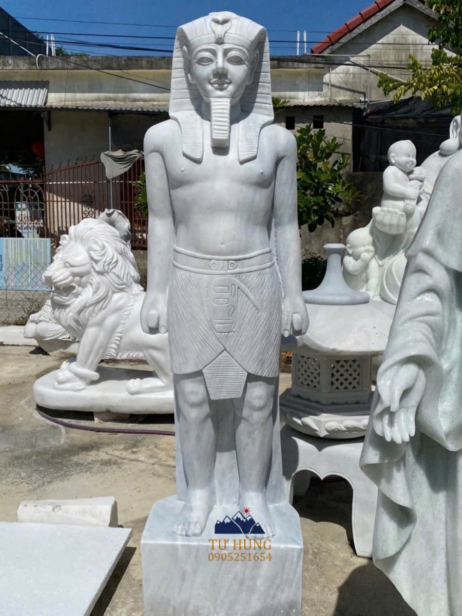Tượng Pharaon đá nguyên khối