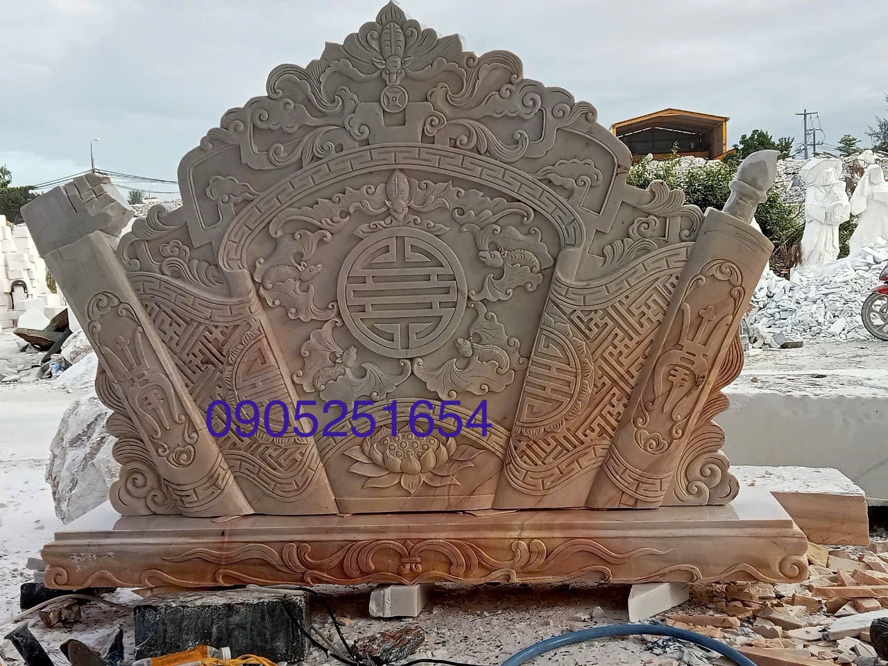 cuốn thư đá cẩm thạch