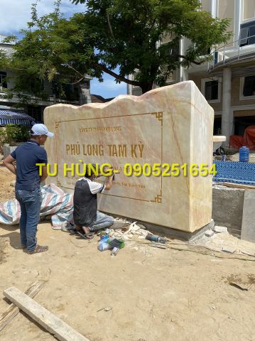 Bảng hiệu đá nguyên khối