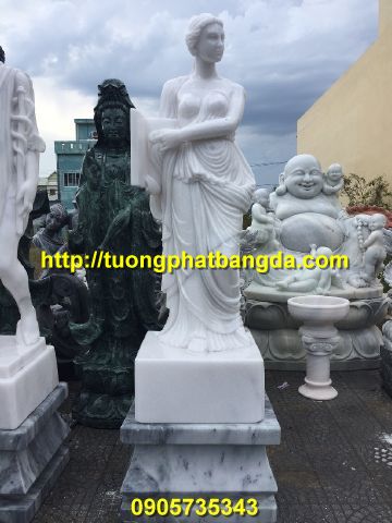 tượng thần thoại Hy Lạp bằng đá nguyên khối