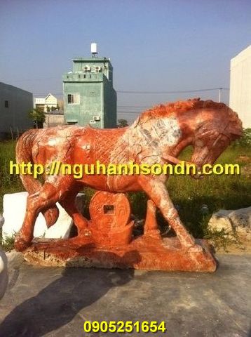 Tượng ngựa chào đá cẩm thạch đỏ nguyên khối
