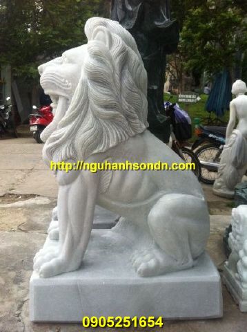 Tượng sư tử ngồi bằng đá nguyên khối