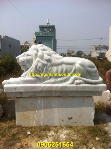 Tượng sư tử nằm bằng đá nguyên khối