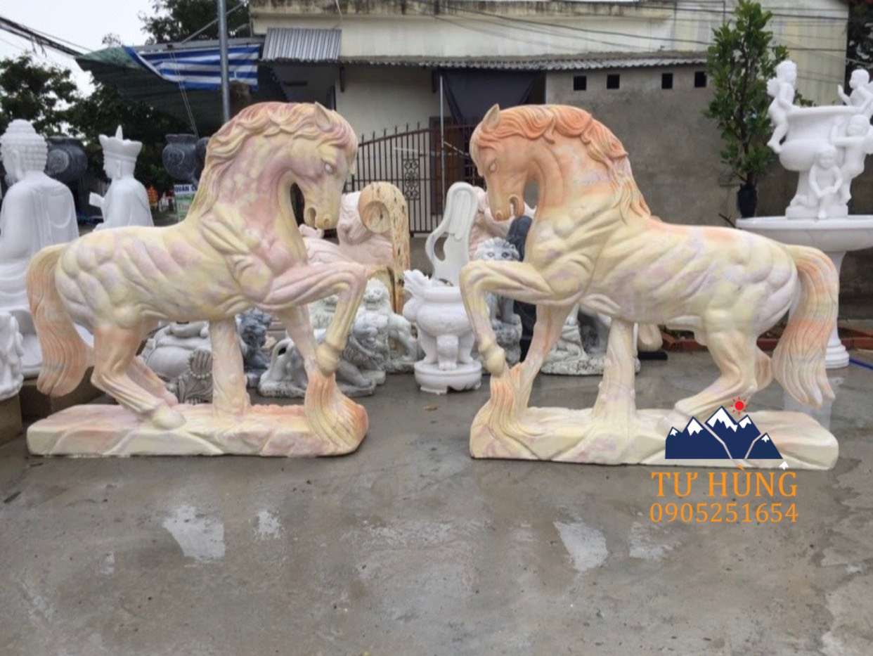 Tượng Ngựa chào đá cẩm thạch vàng nguyên khối