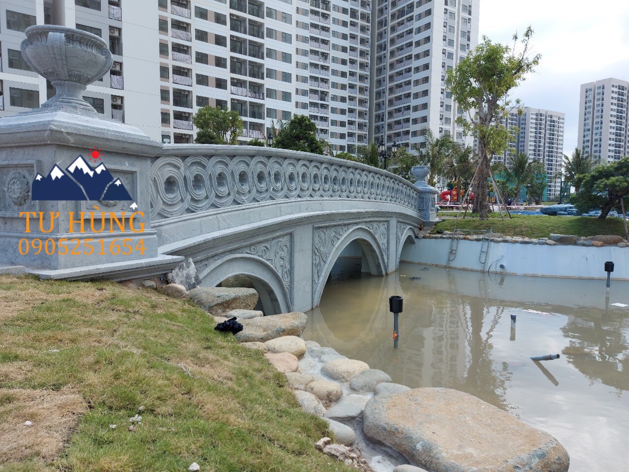 Cầu đá Vinhomes Grand Park