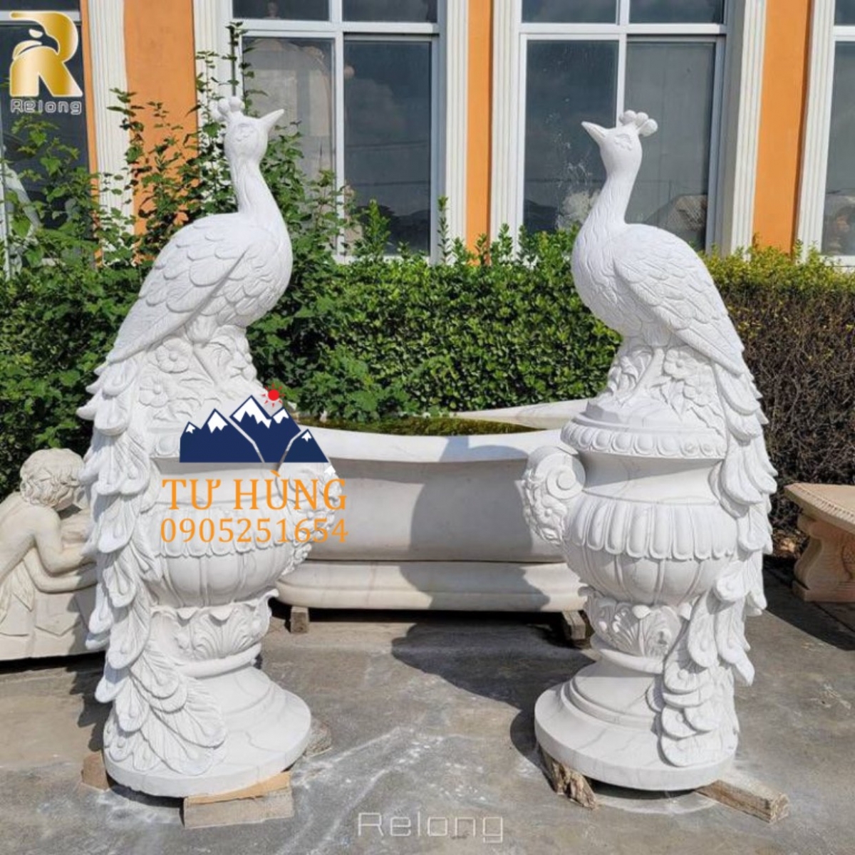 Tượng con Công đá cẩm thạch vàng nguyên khối