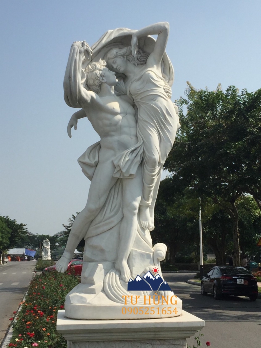 Tượng tình nhân ở Vinhomes Riverside